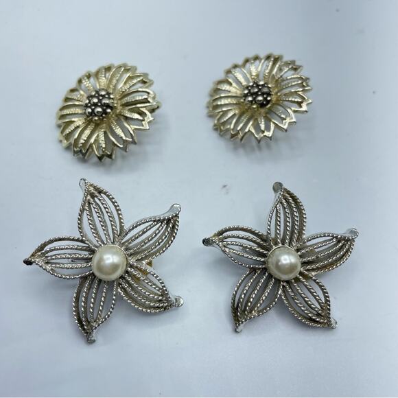 Vintage Sarah Coventry Silver Tone Clip On Earrings Two Pair Set Flowers - Picture 1 of 7
